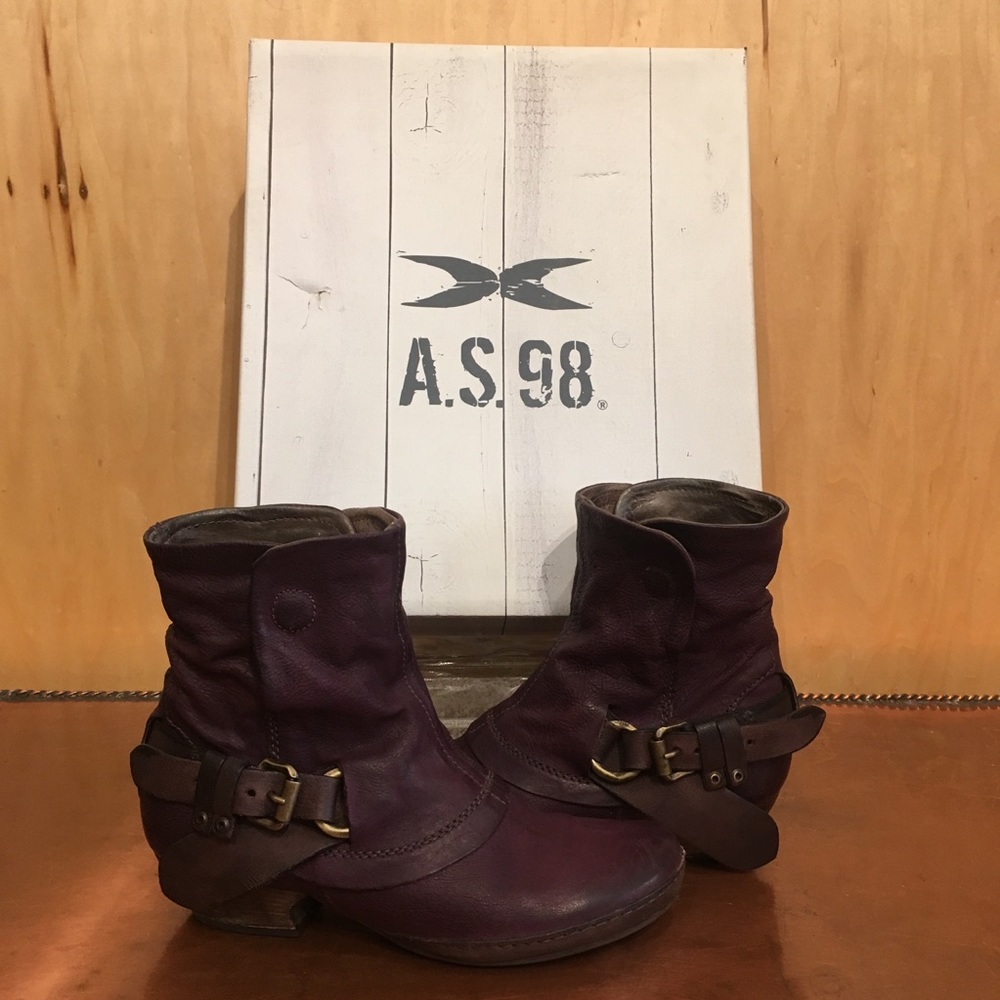 🌲EUC AS98 Purple Booties🌲